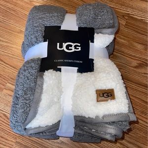 NWT UGG throw